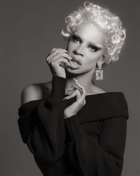 yvie oddly twitter.